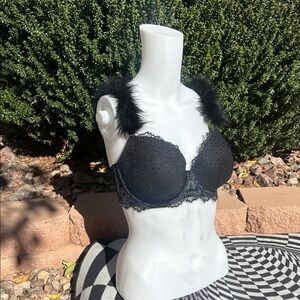 Victoria's Secret Lined Demi Bra 32DDD-w/ decorative feather straps-brand new